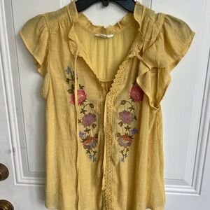 Mine Women’s small yellow top blouse short sleeves ruffled shirt poly rayon